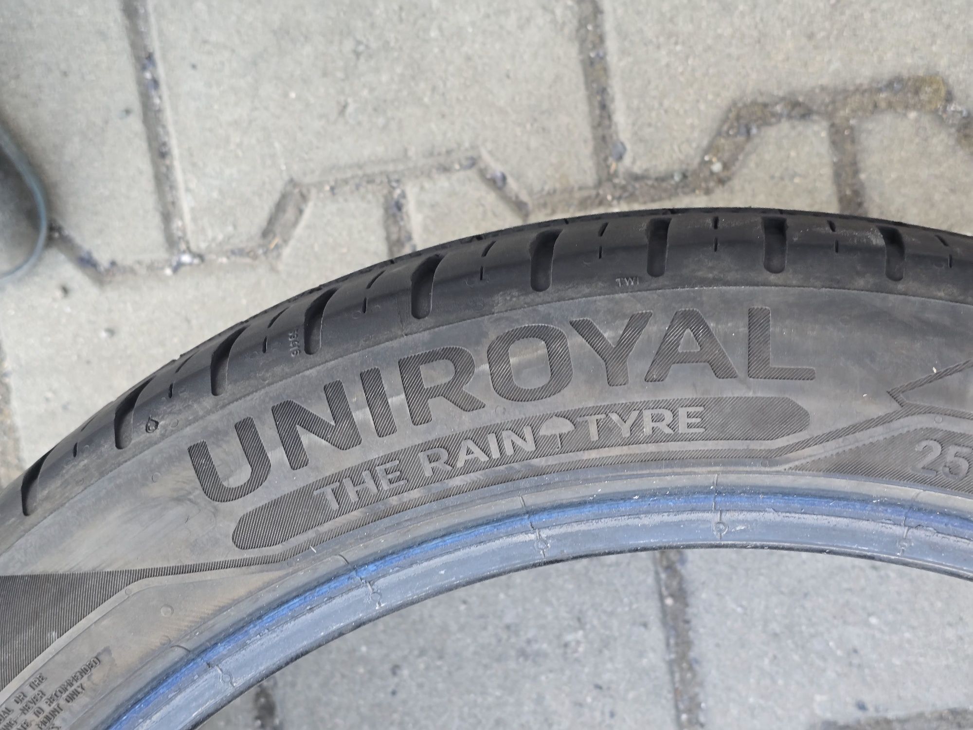 255 40 19 uniroyal