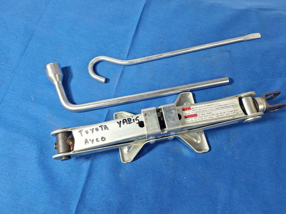 CRIC AUTO Aluminiu Oem Toyota Yaris / AYGO