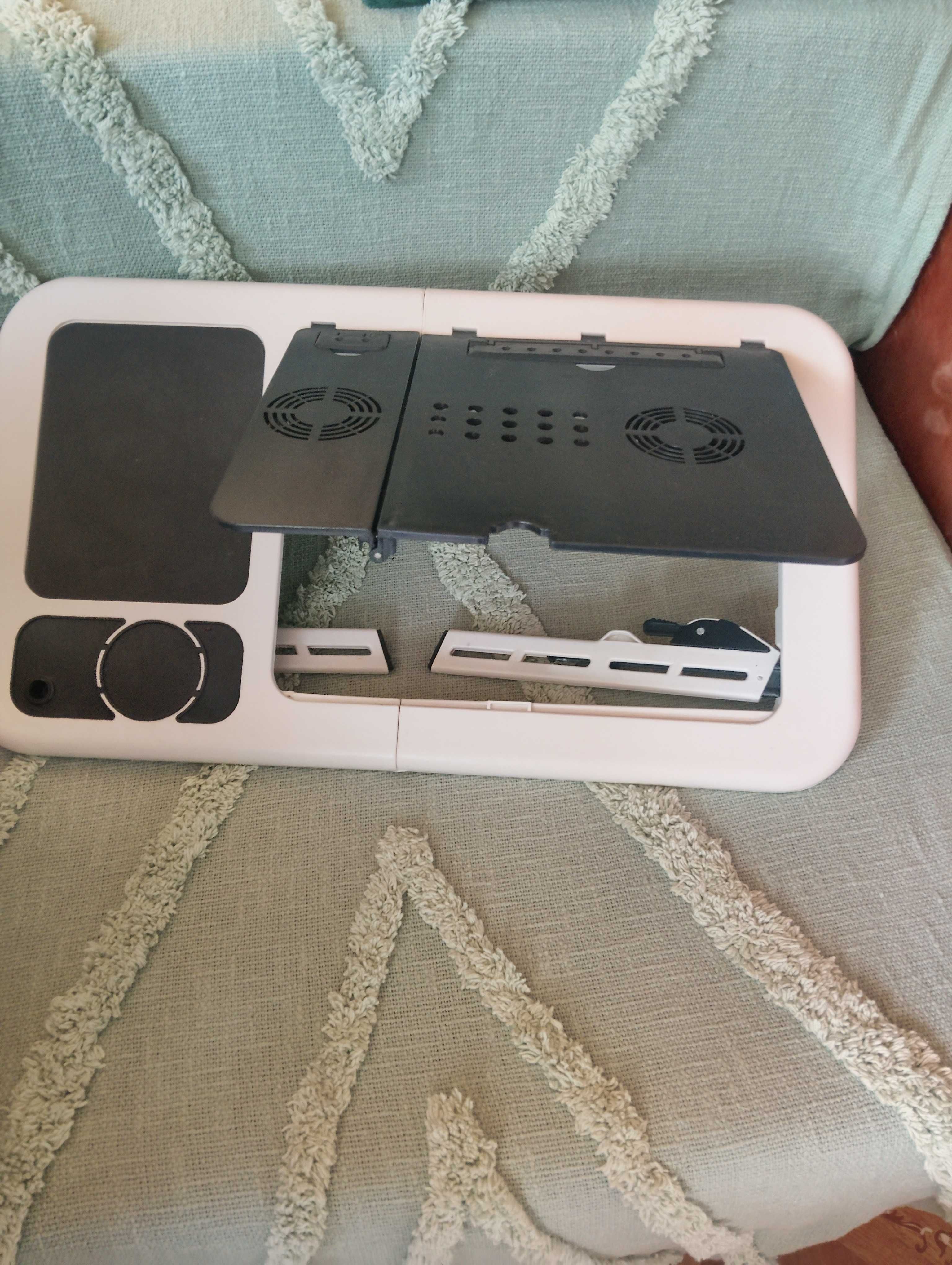 Мобилна маса за лаптоп с вентилатор на USB порт