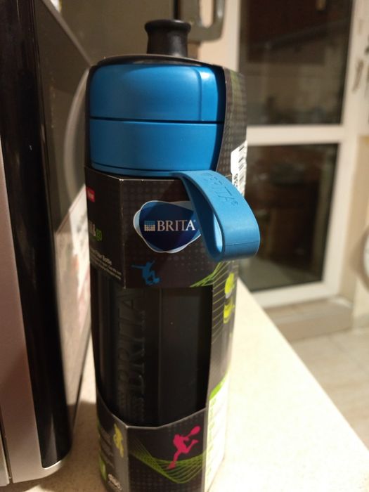 Спортна бутилка Brita синя розова зелена