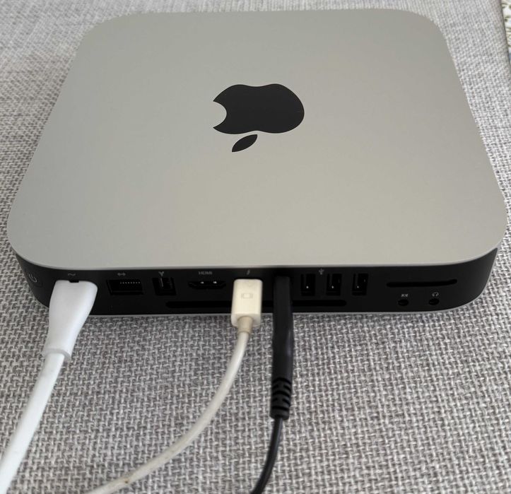Apple mac mini Intel core i5, 16GB RAM, SSD 250GB + monitor Apple 24"
