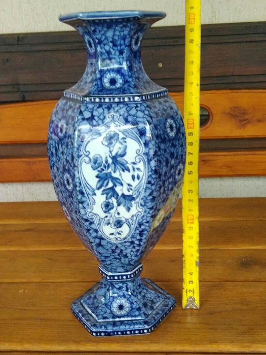 Продавам антикварна порцеланова ваза от Холандия