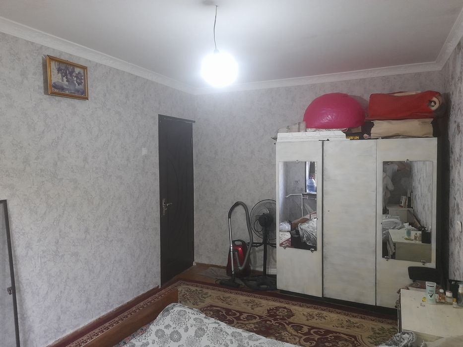 Gazalkent hokimiyat yonida kvartira sotiladi