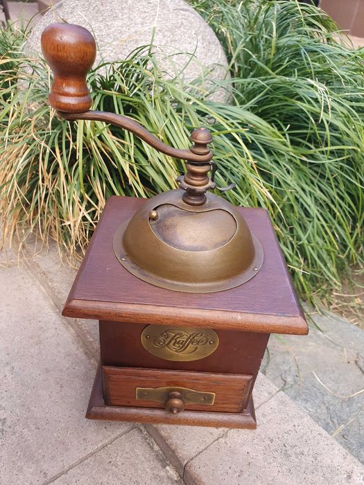 Старинни мелнички за кафе и подправки