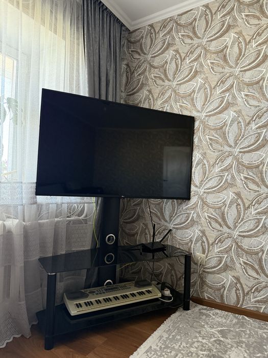 продается стеклянная тумба для телевизора