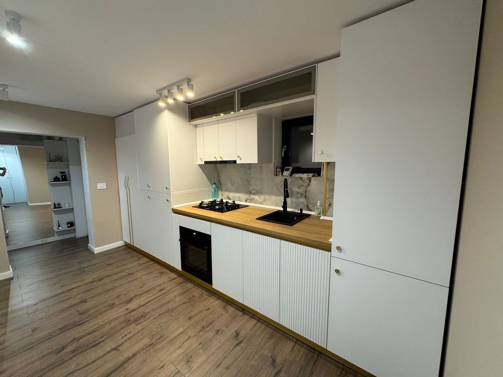 Vand apartament cu 3 camere