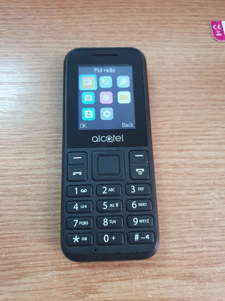 Telefon Alcatel 1066 butoane seniori lanterna radio FM necodat