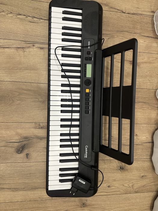 Синтезатор Casio ct-s200bkc7 в отличном состоянии