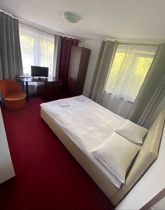 Închiriez de revelion pensiune cu 10 camere