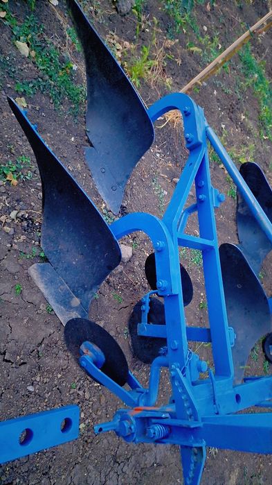 Vând pluguri cu două brazde