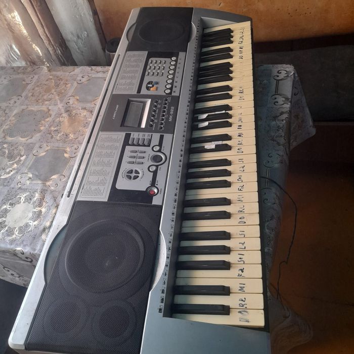 Продам Синтезатор