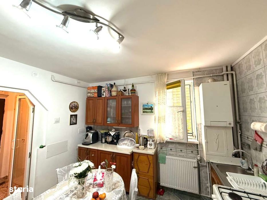 De vanzare ap 4 camere - Dambu Pietros