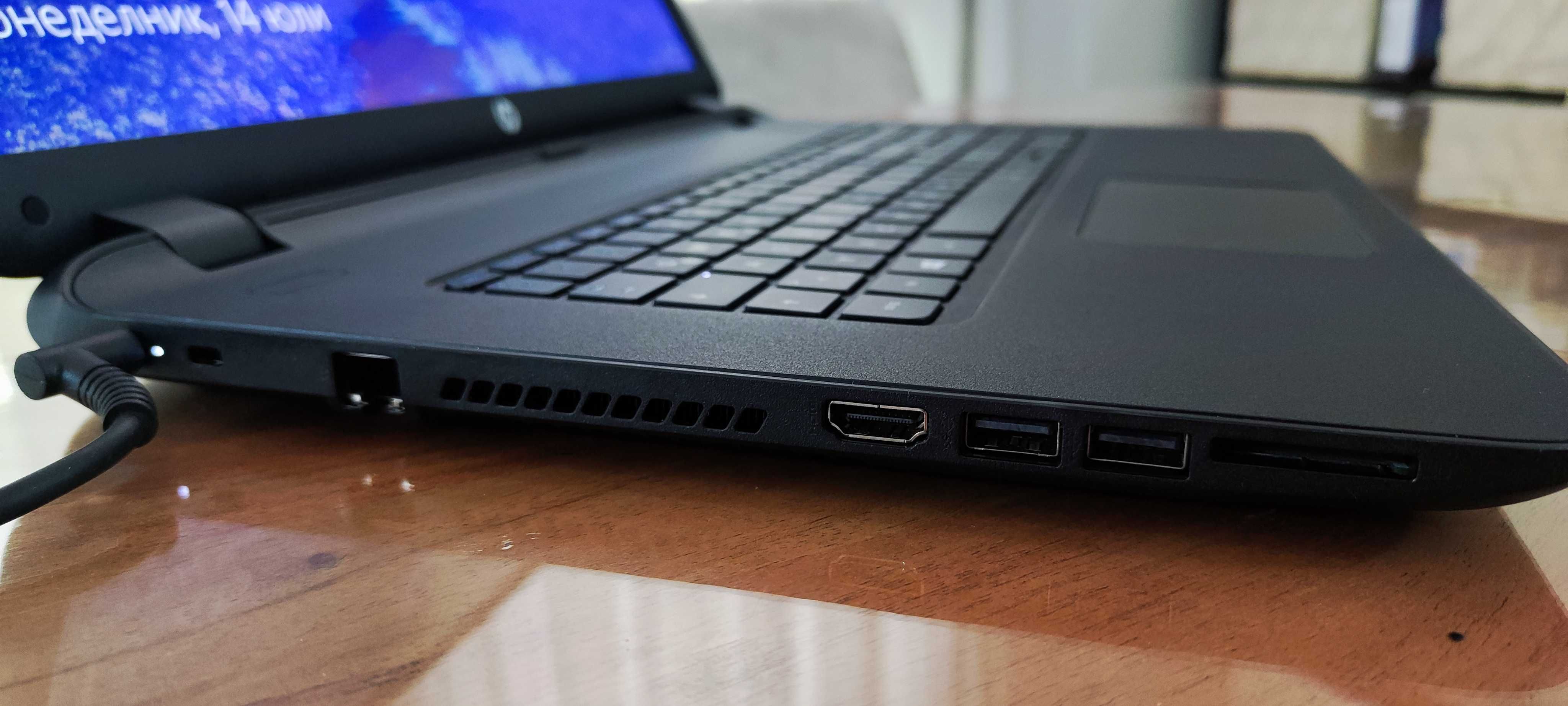 Продавам лаптоп Hewlett-Packard с голям 17 инча дисплей / AMD A6-6310