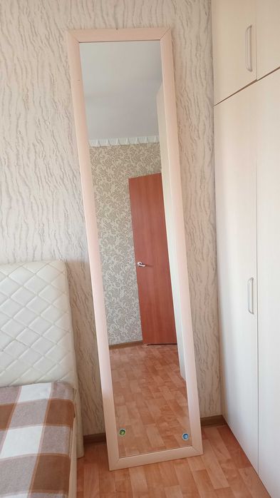 Продам настенную зеркалу
