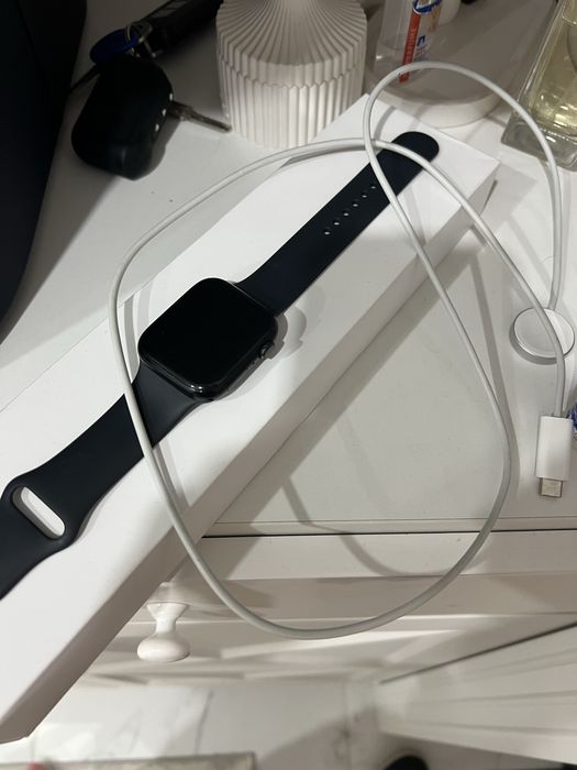 Продам Apple Watch 7 45mm