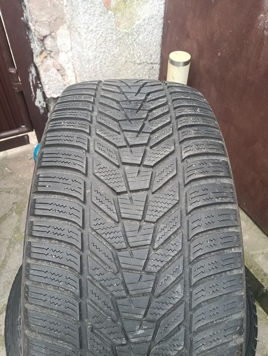 Vand 2 anvelope de iarna Hankook 255/45 R19