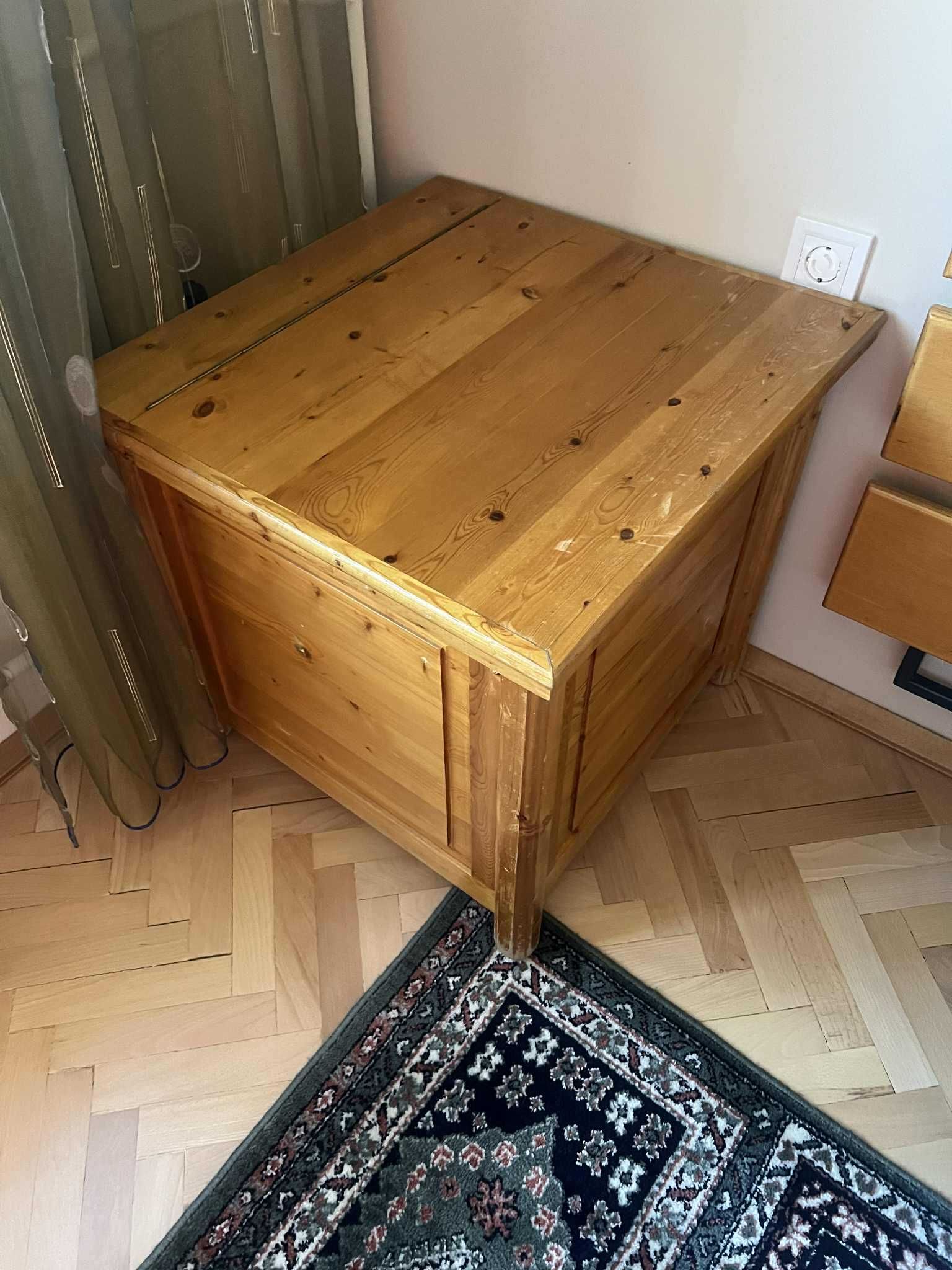 Дървена ракла с размери 60/62 см