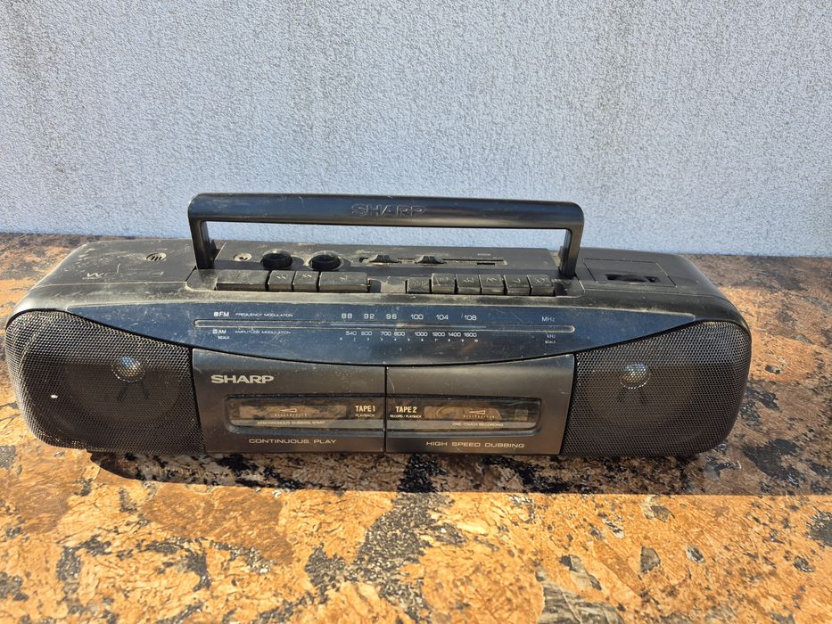 Radio Casetofon marca Sharp , model WQ-284H