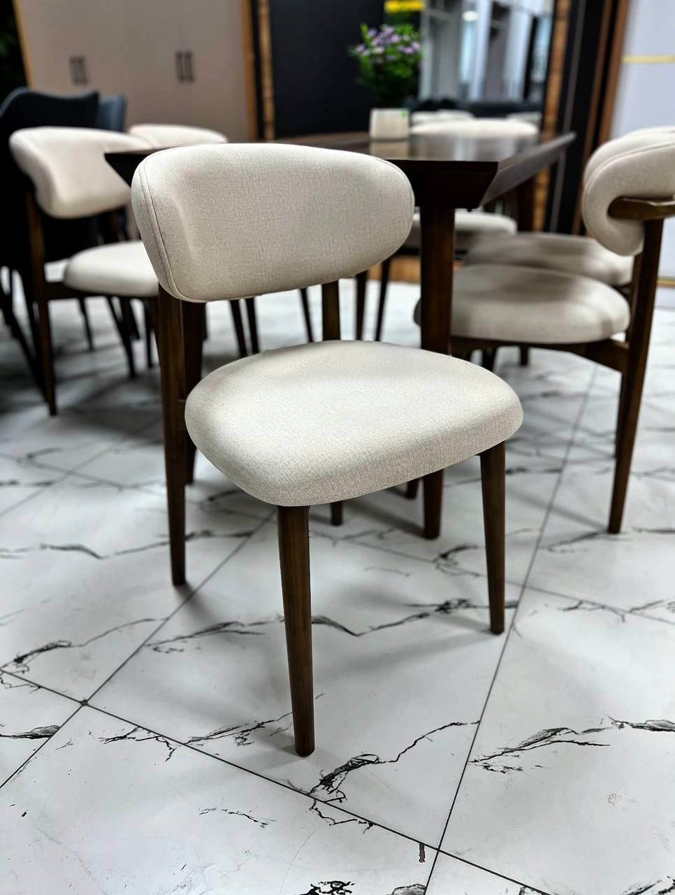 Стол и 6 стульев от Comfort Mebel