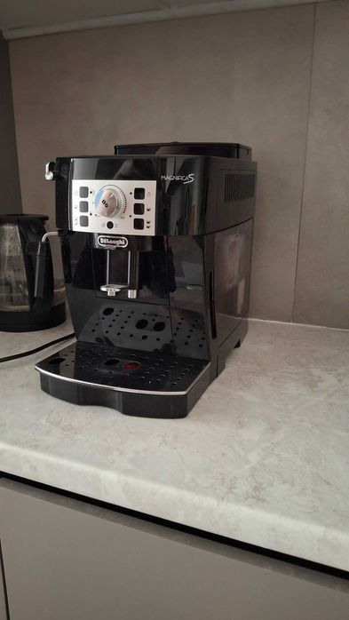 Продам кофемашину DeLonghi ECAM22.110.B