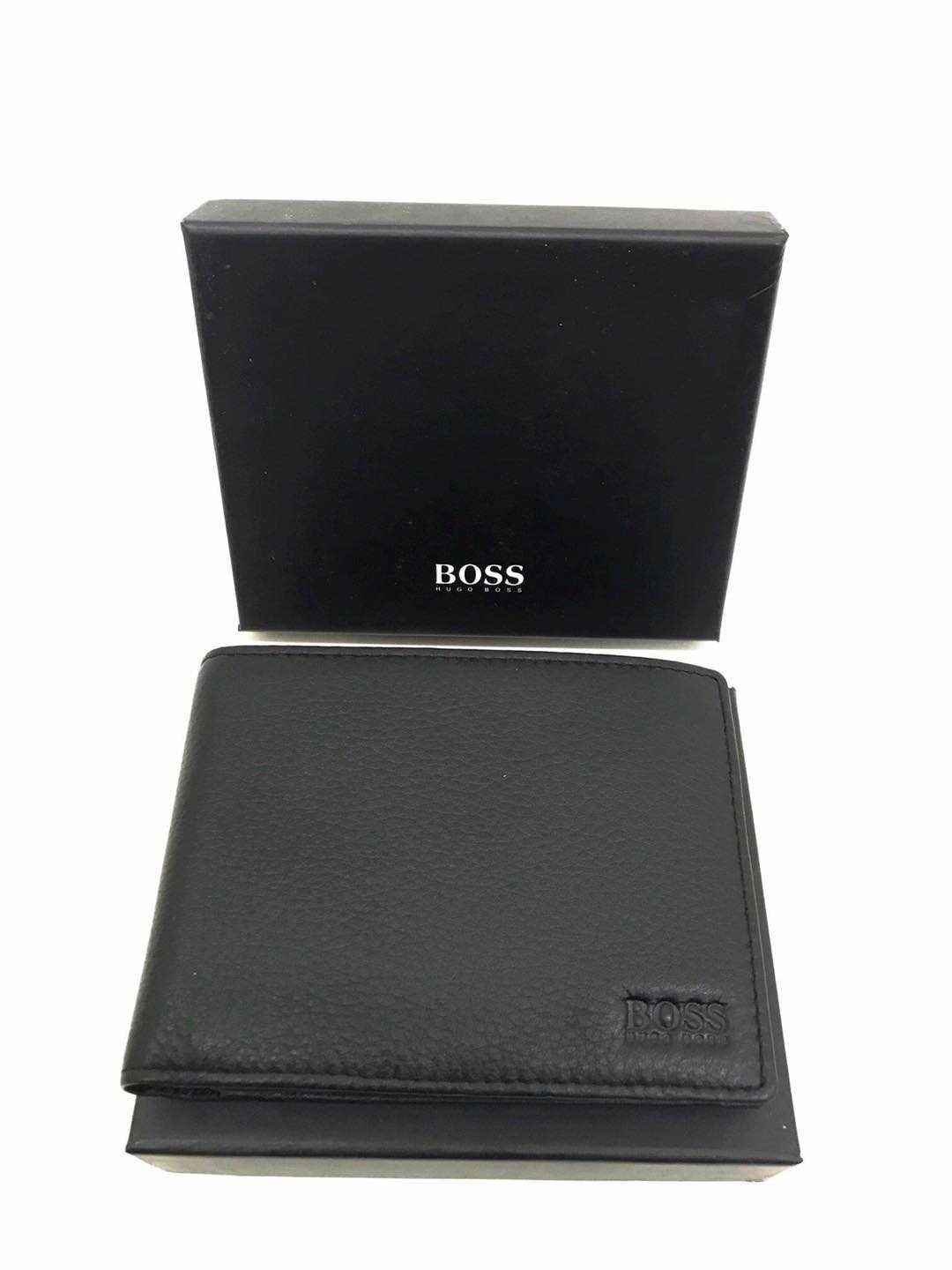 Мъжки подаръчен комплект колан и портфейл Hugo Boss !