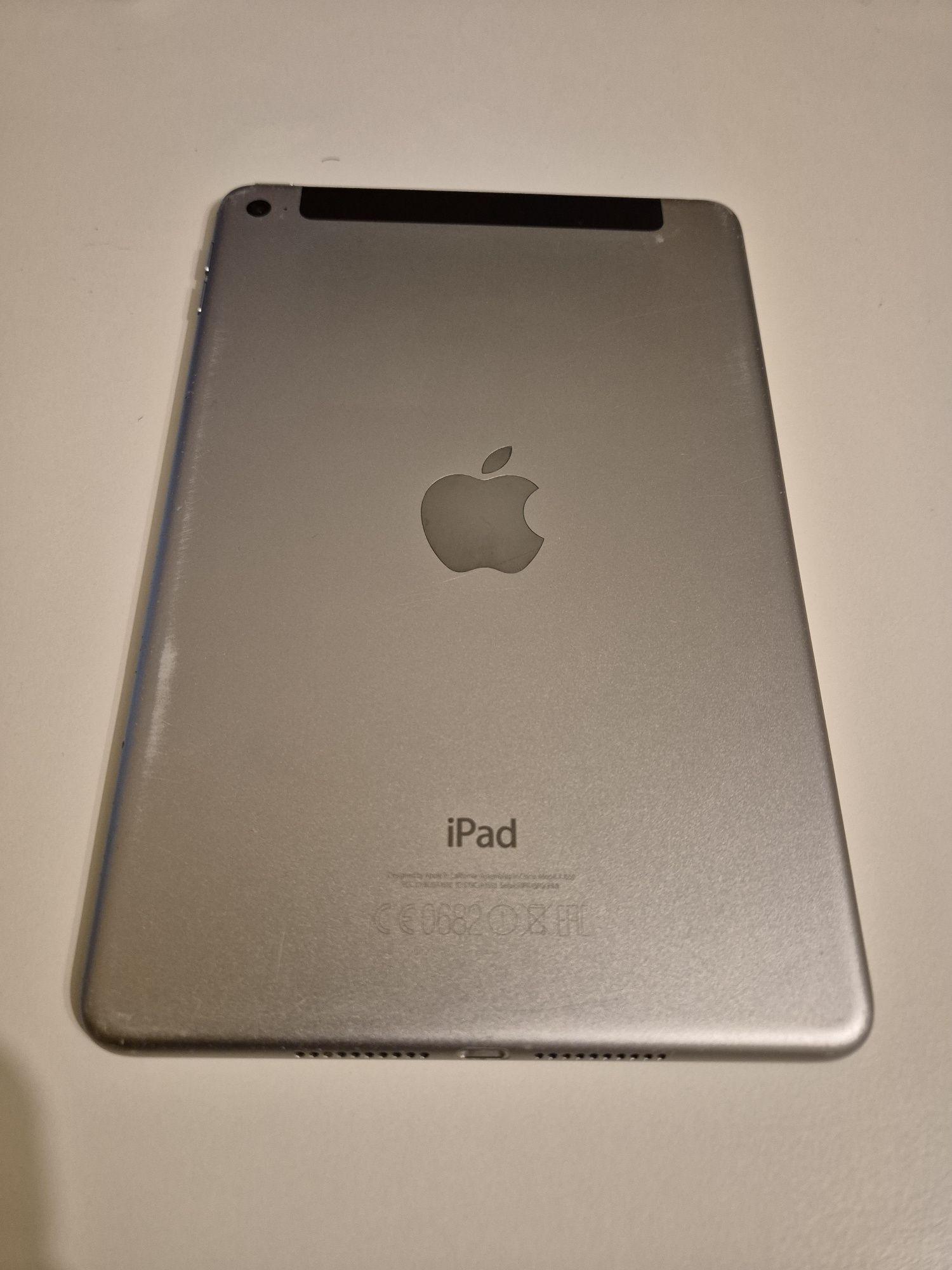 Apple iPad mini 4 64GB (за части)