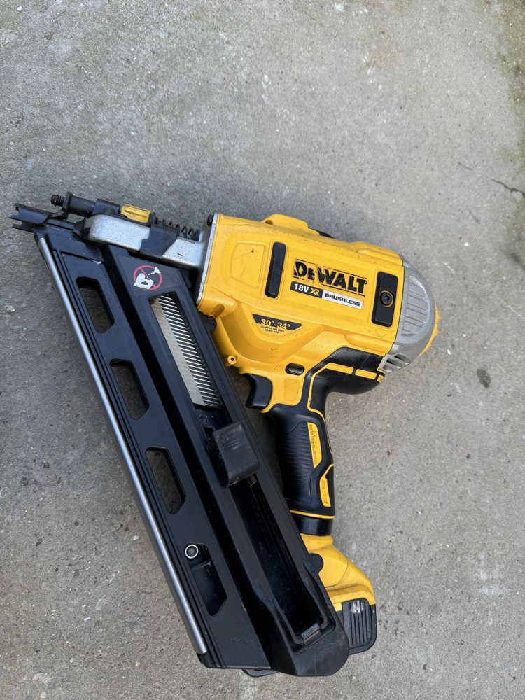 Акумулаторен такер за пирони  DeWALT