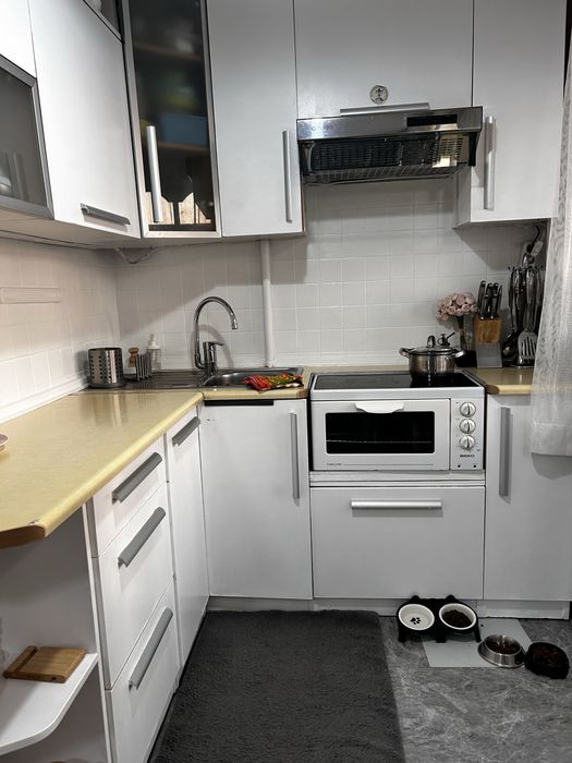 Продам кухню угловую б/у