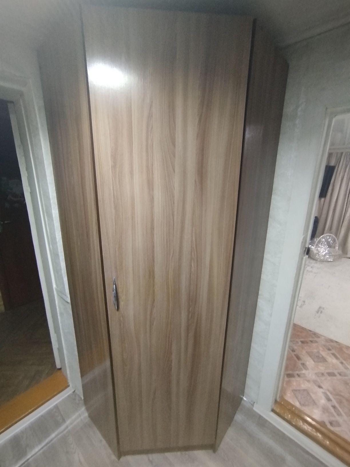 Продается угловой шкаф