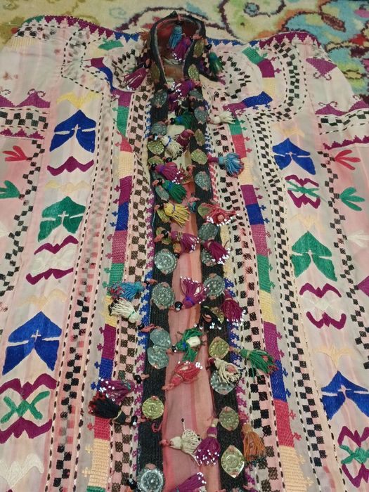 Kashtali va atlas jelaklar uchtasi bir joyda sotiladi antikvar