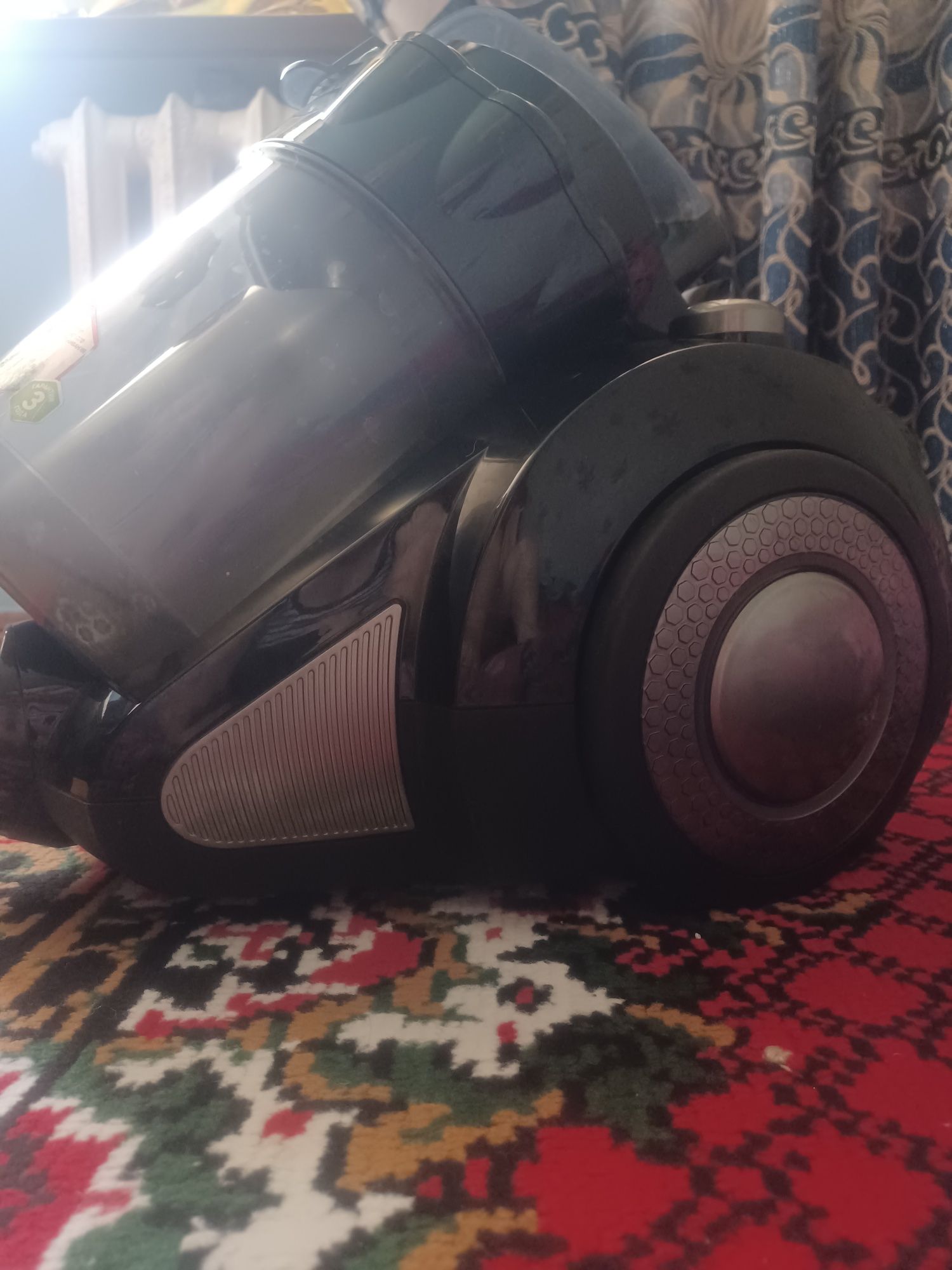 Artel Grand Power seriyali konteynerli changyutkichi bilan tozalash ja