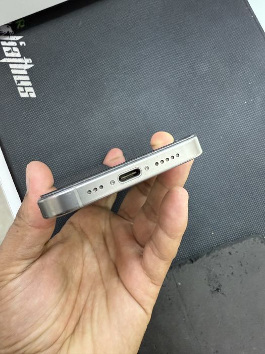 Срочно iPhone 15 Pro 128 гига сотилади