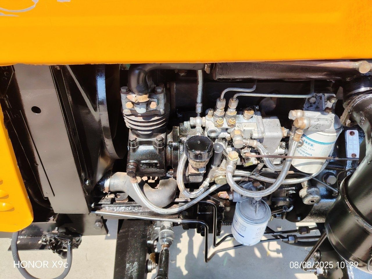 Chimgan 304 traktor sotiladi yili2013 matoʻr karoʻpkasi zoʻr aybi yoʻq