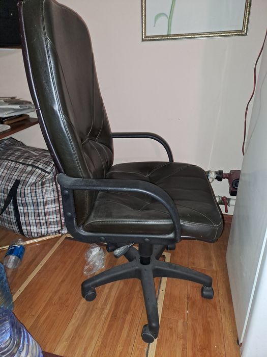 Кресло крутящая импортная