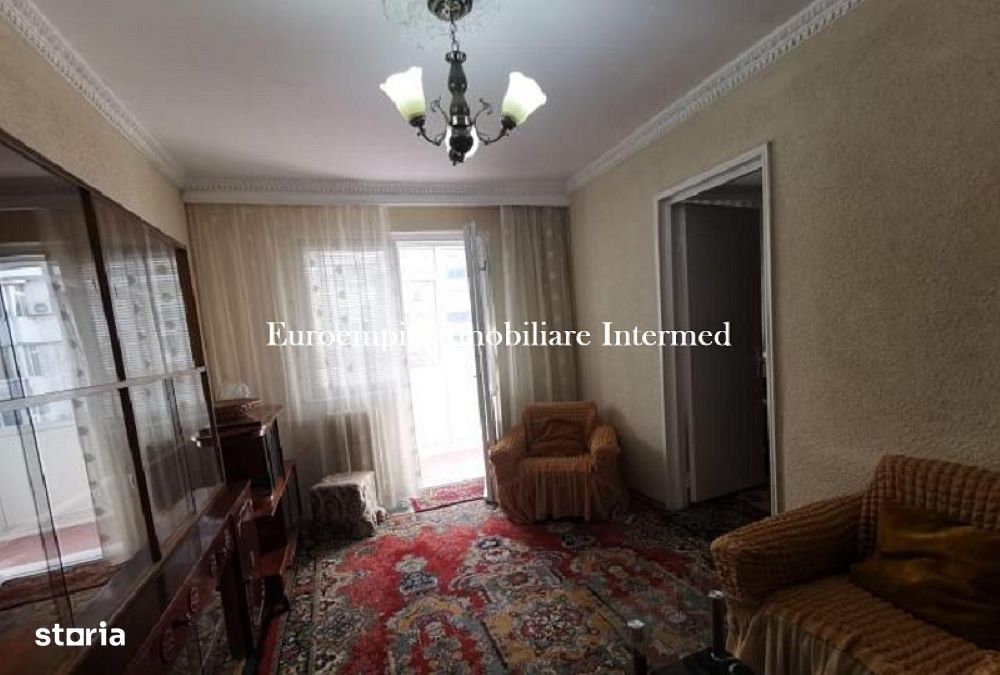 Apartament de vânzare cu 3 camere, zona KM 4-5