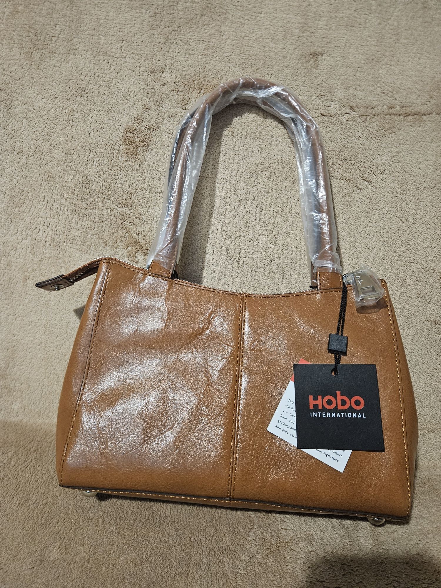 Дамска чанта Hobo International – НОВА с етикет (Оригинална цена $128)