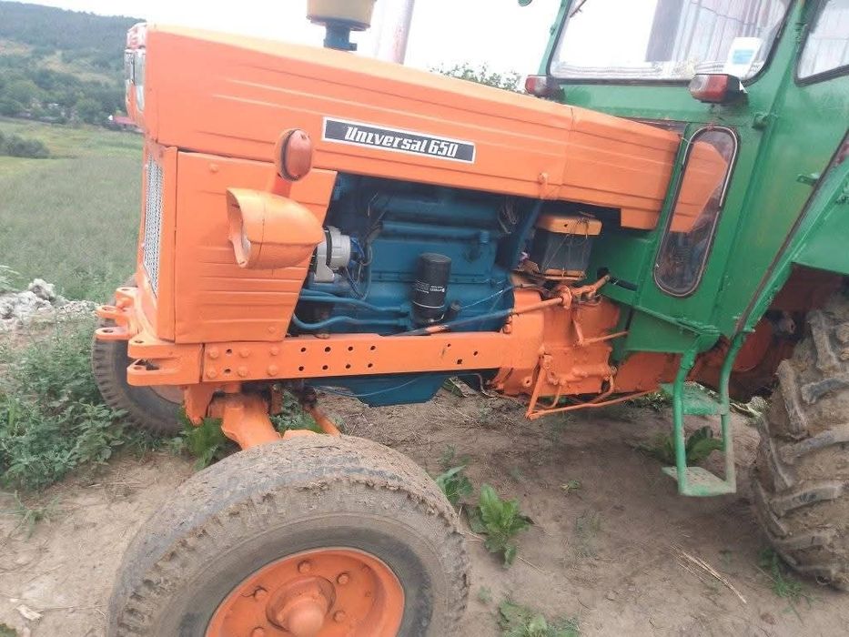 Vând tractor U650