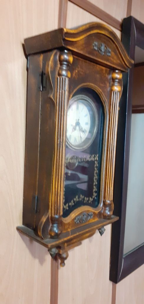 Настолен часовник в много добро състояние