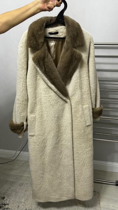 Продам пальто Астроган