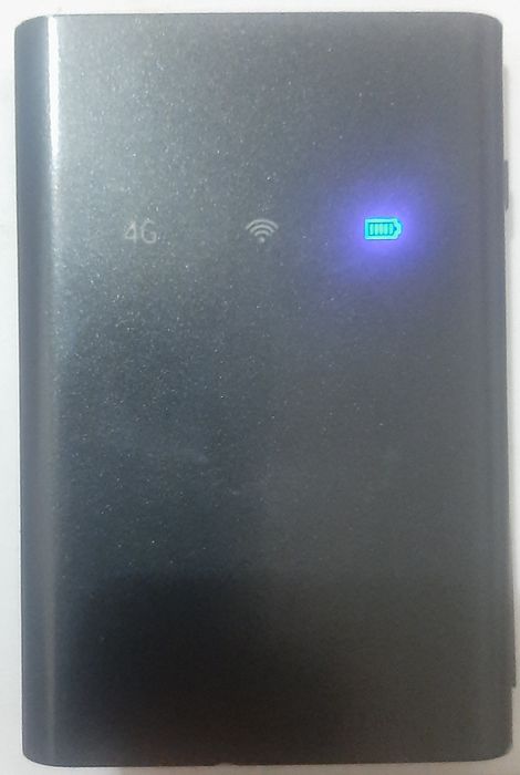 Wi-fi роутор Yota. 
Барлык турдеги симкарта туседи.
8 телефонга де