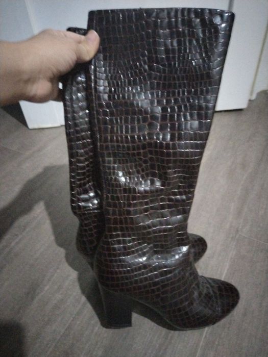 Продам женские сапоги