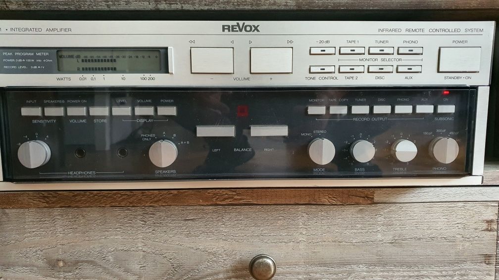 Revox B251 amplificator stare foarte buna (cu telecomanda)