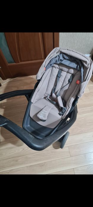 Vand carut GreenTom 2 in 1+ scoica corsa, scaun cu măsuță, leagăn elec