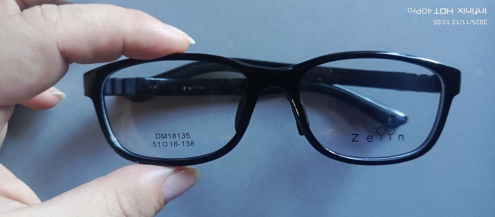 Продам небьющуюся оправу детскую