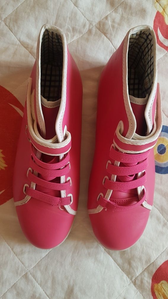 ботинки розовые.