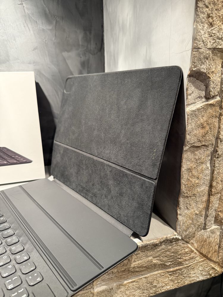 КАТО ЧИСТО НОВА Smart Keyboard Folio за Ipad Pro 12.9" (3 and 4 gen)