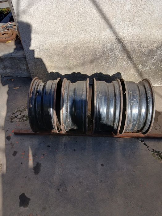 Vând 4 jante de tabla pe 15 și una pe 16 noua