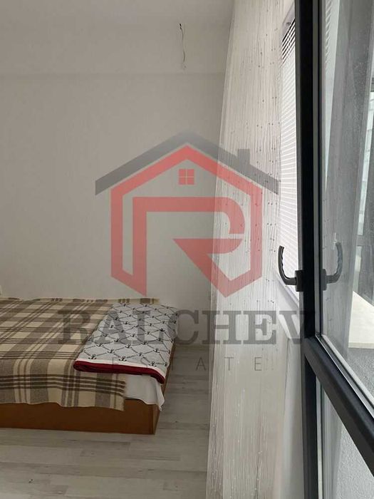 Тристаен апартамент под наем / Възраждане