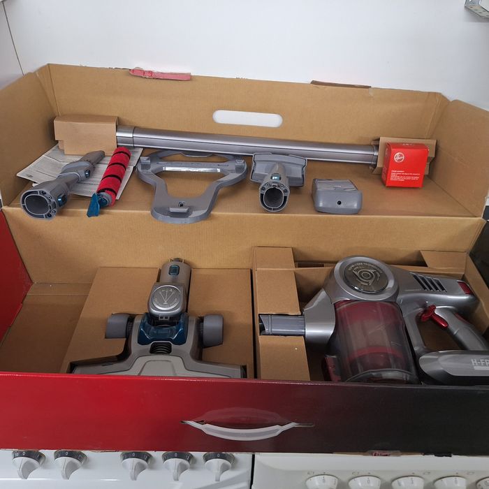 Акумулаторна прахосмукачка Hoover H Free 700 с два броя батерии