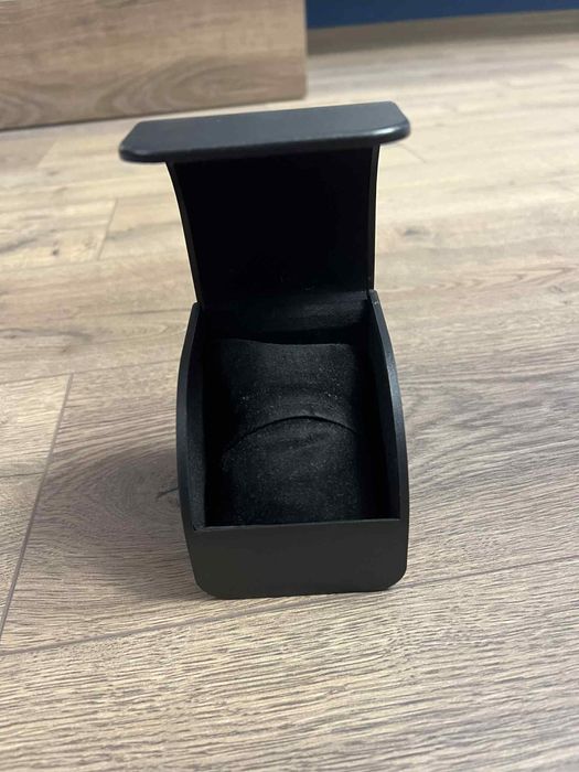 Armani Exchange - кутия за часовник